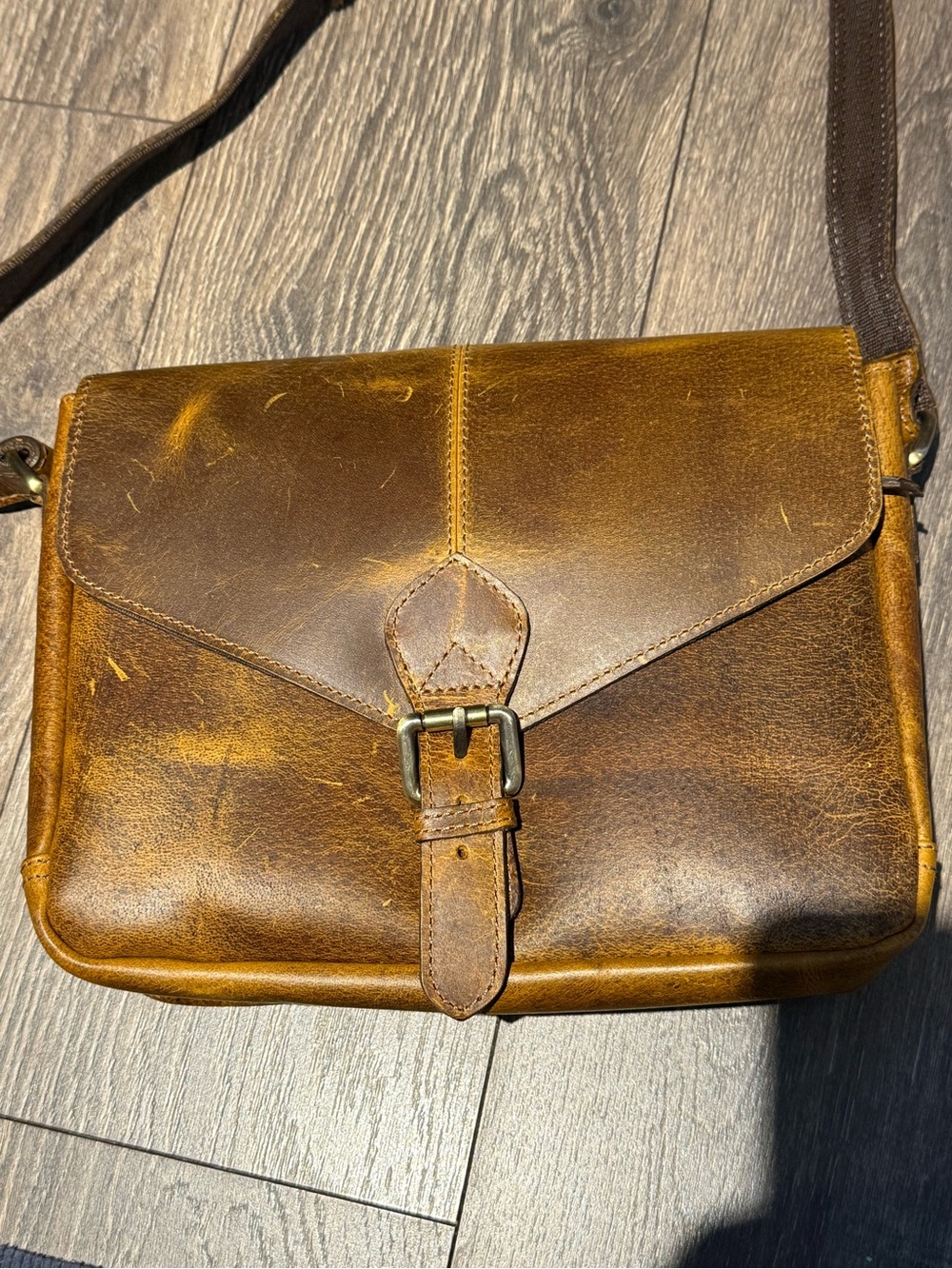 Classic Brown Leather Crossbody Shoulder Bag with Buckle Snap Closure